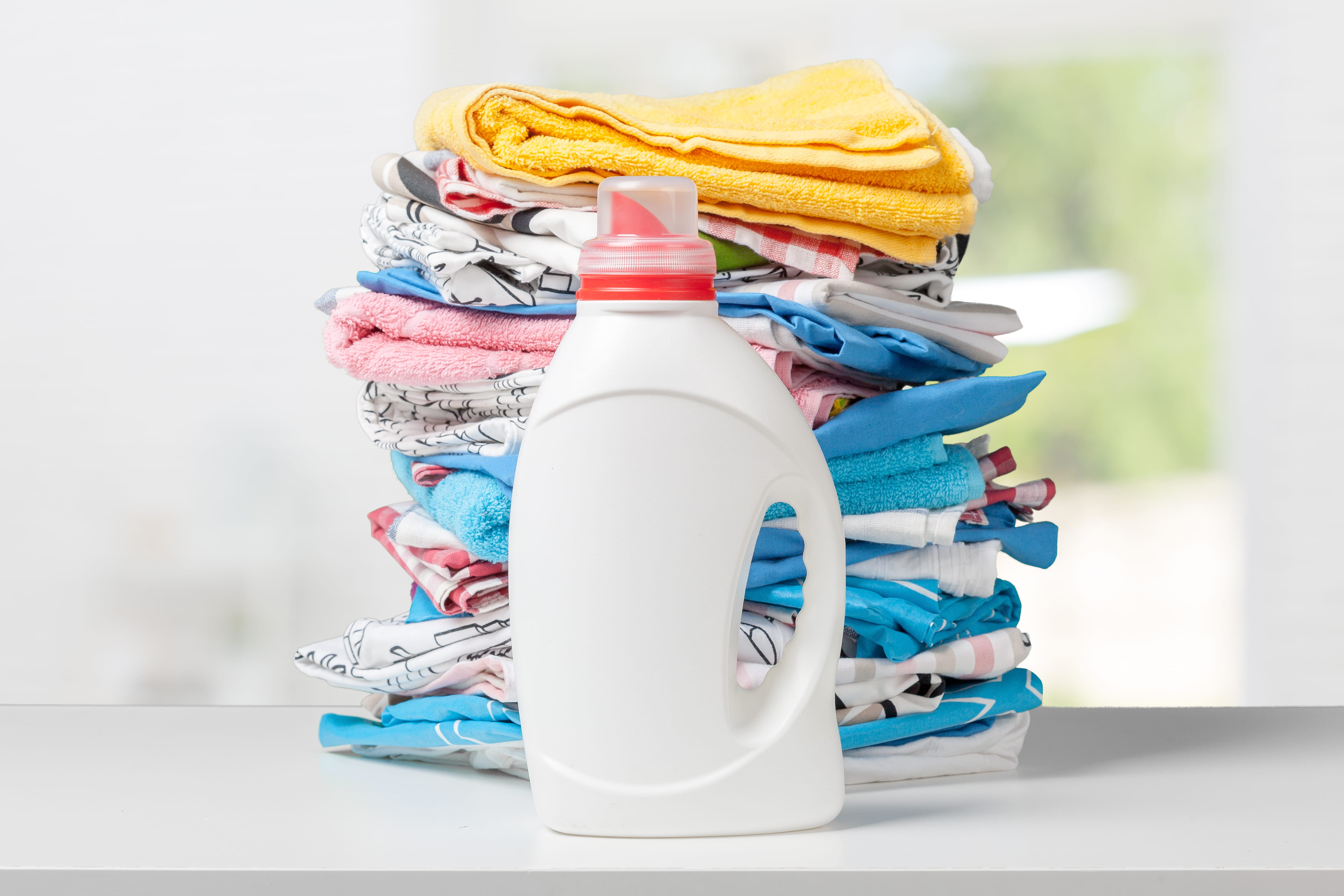 colorful-towels-liquid-laundry-detergent